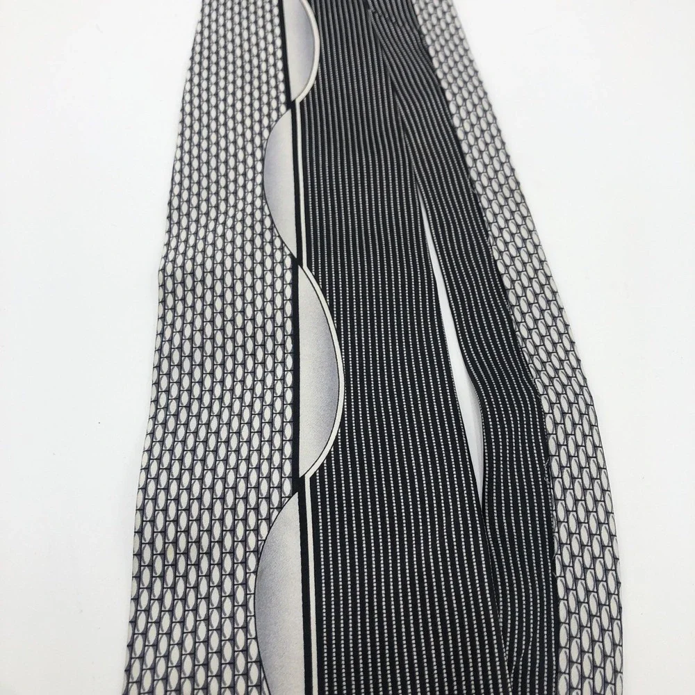 Mens 100% Silk Tie Handmade Korea Gray Silver Black‎ Dry Clean Only Wavy Pattern